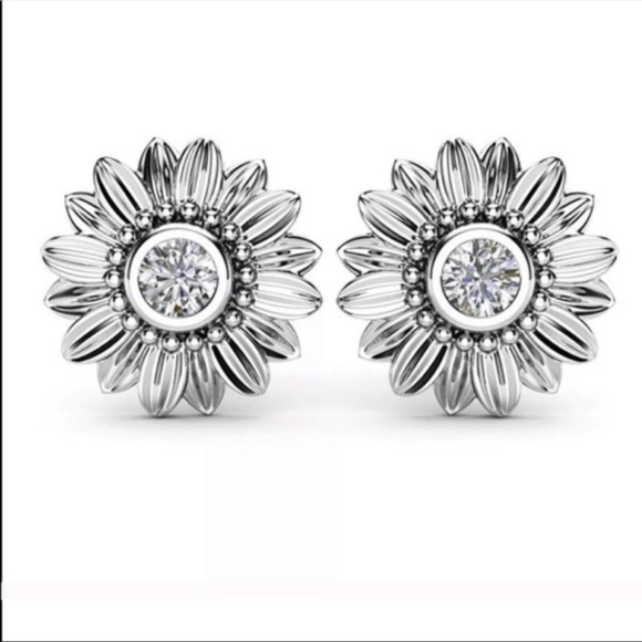 Jewelry - New Silver Sunflower Stud Earrings